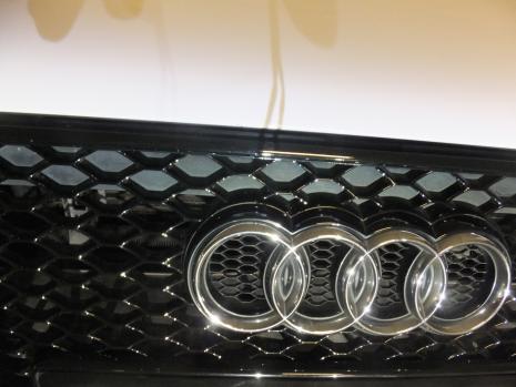 https://www.mycarforum.com/uploads/sgcarstore/data/3/31571467806_1audi RS grill.jpg